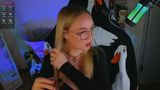 Snapshot of Emili1- chatting on 09/10/25, 04:18 Emili1- online show from 09/10/25, 04:18