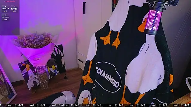 Snapshot of Emili1- chatting on 11/15/25, 05:20 Emili1- online show from 11/15/25, 05:20