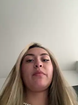 Snapshot of emma_oxford chatting on 03/25/26, 10:38 emma oxford online show from 03/25/26, 10:38