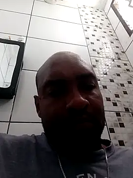 Snapshot of Beto0815 chatting on 02/13/26, 04:14 Beto0815 online show from 02/13/26, 04:14