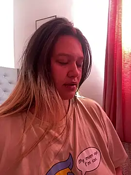 Snapshot of Ari_Martin chatting on 02/06/25, 01:32 Ari Martin online show from 02/06/25, 01:32