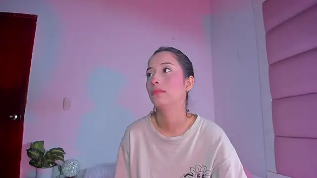 little-Emma online show from 10/02/25, 03:13