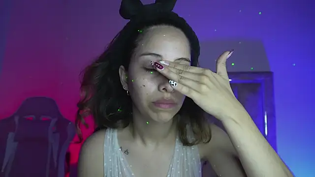 Snapshot of little-Emma chatting on 02/19/26, 03:46 little-Emma online show from 02/19/26, 03:46