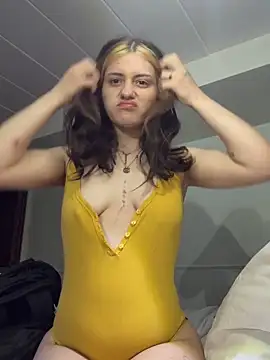 Snapshot of emilysue1 chatting on 04/06/26, 09:54 emilysue1 online show from 04/06/26, 09:54