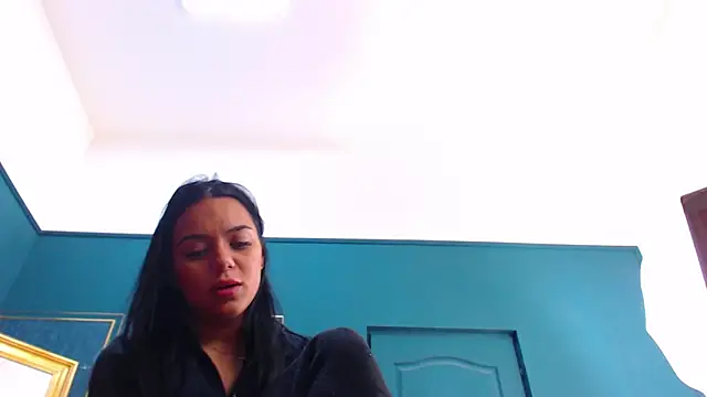 Snapshot of SerenaXMendez chatting on 01/01/25, 10:43 SerenaXMendez online show from 01/01/25, 10:43