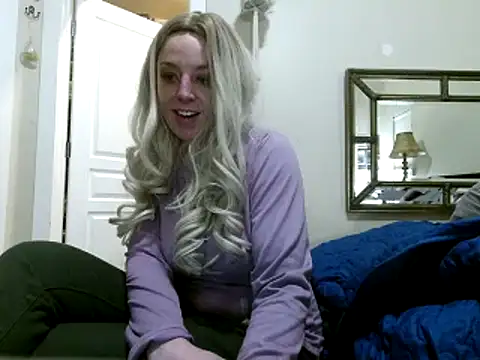 Snapshot of MonroeLoves chatting on 03/06/25, 02:19 MonroeLoves online show from 03/06/25, 02:19