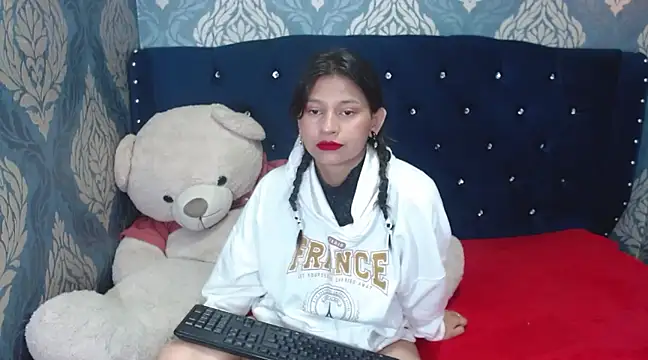 Snapshot of Lilyevansx chatting on 03/16/25, 11:16 Lilyevansx online show from 03/16/25, 11:16