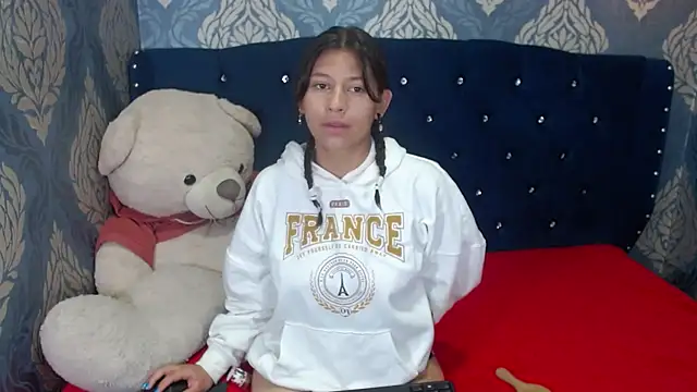 Snapshot of Lilyevansx chatting on 03/18/25, 10:36 Lilyevansx online show from 03/18/25, 10:36