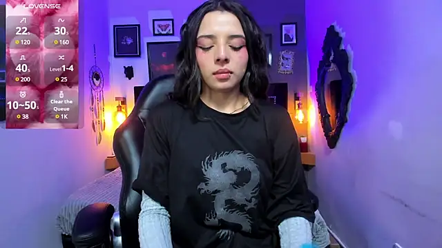 Charlotte  Benett online show from 02/11/25, 03:29