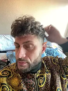 Snapshot of michifolli92 chatting on 03/03/25, 08:27 michifolli92 online show from 03/03/25, 08:27