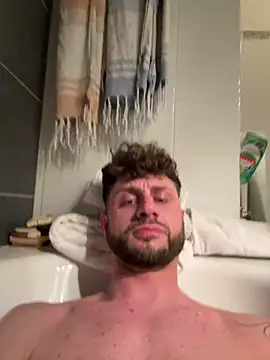 Snapshot of michifolli92 chatting on 03/13/25, 02:33 michifolli92 online show from 03/13/25, 02:33