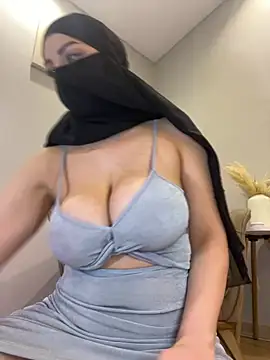 Snapshot of Amberonee31 chatting on 03/04/26, 08:04 Amberonee31 online show from 03/04/26, 08:04