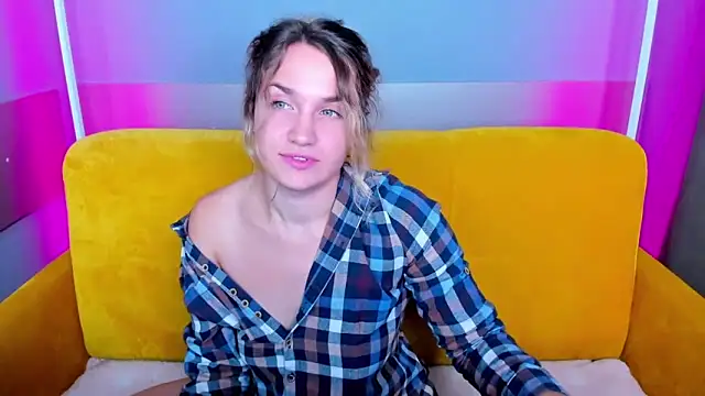 Snapshot of Milka_Blond chatting on 10/21/25, 09:54 Milka Blond online show from 10/21/25, 09:54
