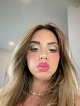 Snapshot of Alirawrz chatting on 03/04/26, 03:56 Alirawrz online show from 03/04/26, 03:56