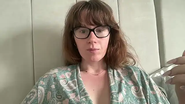 Snapshot of redheadrosie69 chatting on 05/31/26, 08:54 redheadrosie69 online show from 05/31/26, 08:54