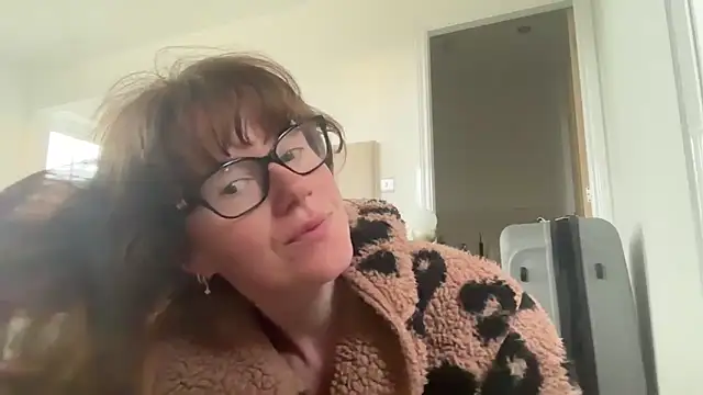 Snapshot of redheadrosie69 chatting on 06/11/26, 04:54 redheadrosie69 online show from 06/11/26, 04:54