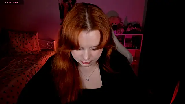 Snapshot of _Lisa_x chatting on 10/20/25, 02:17  Lisa x online show from 10/20/25, 02:17
