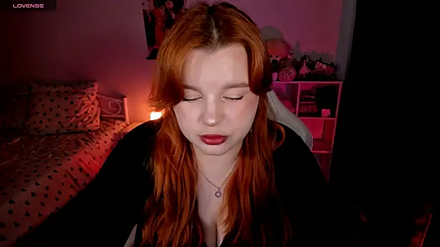 Snapshot of _Lisa_x chatting on 10/23/25, 12:04  Lisa x online show from 10/23/25, 12:04