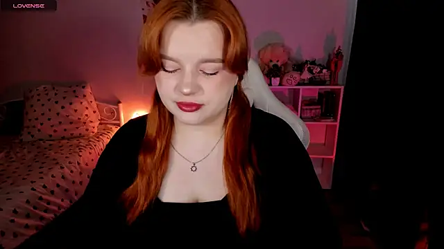 Snapshot of _Lisa_x chatting on 10/27/25, 05:22  Lisa x online show from 10/27/25, 05:22