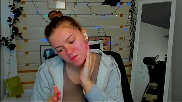 Josephine Kiss online show from 04/25/26, 07:00