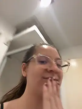 Snapshot of livgomez chatting on 10/02/25, 11:12 livgomez online show from 10/02/25, 11:12