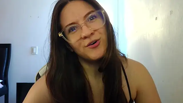 Snapshot of livgomez chatting on 11/14/25, 02:27 livgomez online show from 11/14/25, 02:27