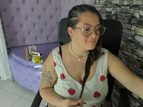 SaraThomso online show from 12/14/24, 06:13