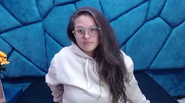 SaraThomso online show from 01/25/25, 03:30