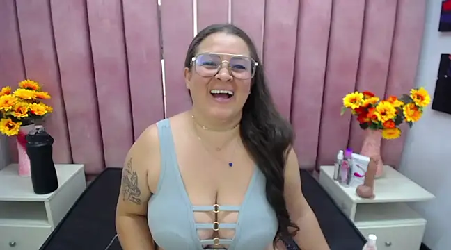 Snapshot of SaraThomso chatting on 01/28/25, 06:05 SaraThomso online show from 01/28/25, 06:05