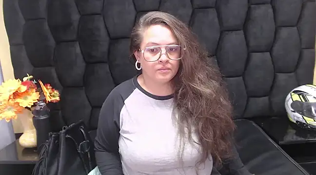 Snapshot of SaraThomso chatting on 01/30/25, 02:49 SaraThomso online show from 01/30/25, 02:49