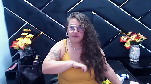 Snapshot of SaraThomso chatting on 02/11/25, 03:08 SaraThomso online show from 02/11/25, 03:08