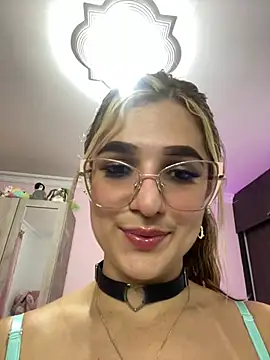 Snapshot of caroline_jonson chatting on 12/15/24, 08:15 caroline jonson online show from 12/15/24, 08:15