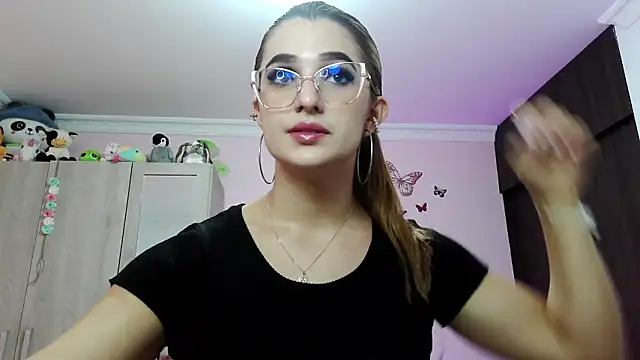 Snapshot of caroline_jonson chatting on 12/19/24, 07:29 caroline jonson online show from 12/19/24, 07:29