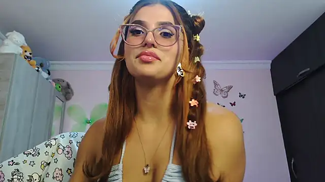 caroline jonson online show from 12/13/25, 09:42