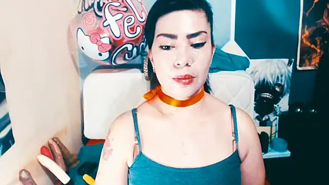 Snapshot of luisahott chatting on 03/12/26, 04:35 luisahott online show from 03/12/26, 04:35