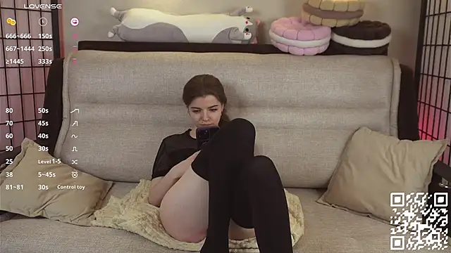 Snapshot of Mary_Shake chatting on 01/21/25, 11:34 Mary Shake online show from 01/21/25, 11:34