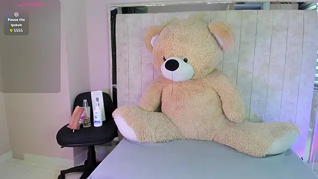 Danna 777  online show from 10/14/25, 08:09