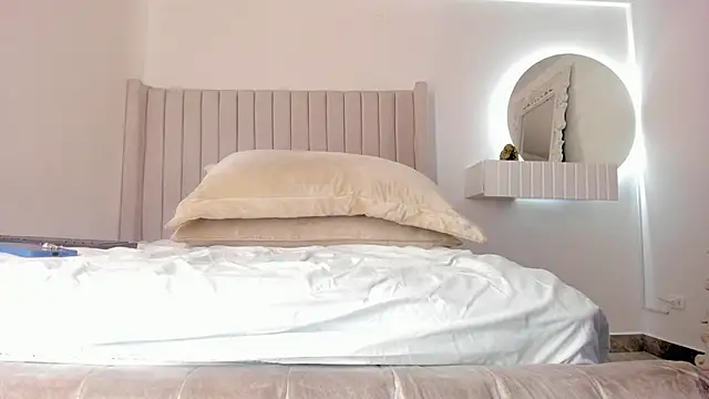 Shelynna azzul online show from 01/28/25, 07:42