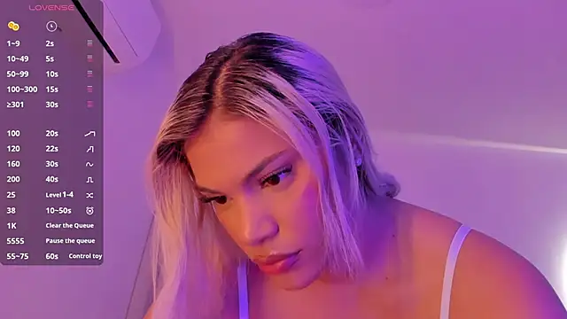 Shelynna azzul online show from 03/04/25, 07:43