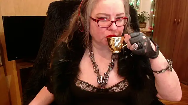 Snapshot of Miss_Tress chatting on 12/17/24, 06:31 Miss Tress online show from 12/17/24, 06:31