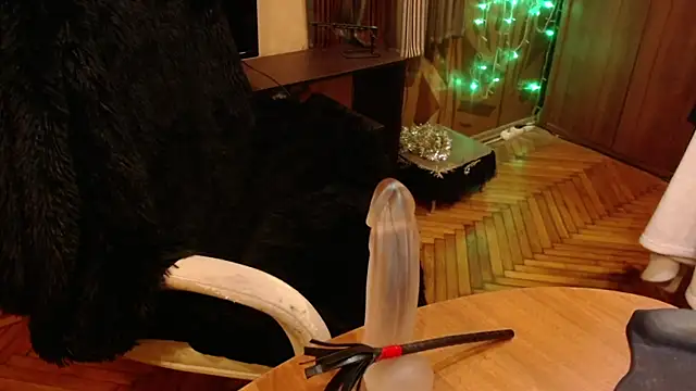 Snapshot of Miss_Tress chatting on 02/13/25, 02:45 Miss Tress online show from 02/13/25, 02:45