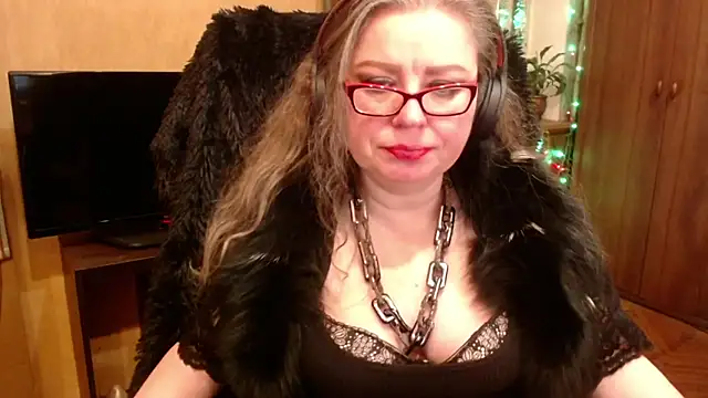 Snapshot of Miss_Tress chatting on 02/14/25, 06:19 Miss Tress online show from 02/14/25, 06:19