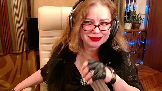 Snapshot of Miss_Tress chatting on 12/20/25, 09:44 Miss Tress online show from 12/20/25, 09:44