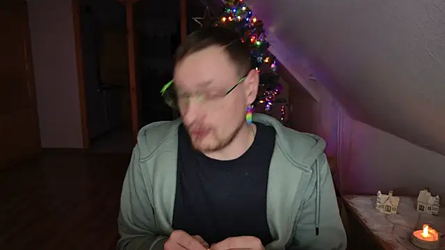 Snapshot of Relsxboy chatting on 12/27/24, 05:05 Relsxboy online show from 12/27/24, 05:05