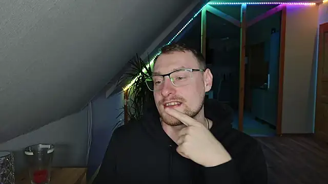 Snapshot of Relsxboy chatting on 02/11/25, 05:50 Relsxboy online show from 02/11/25, 05:50