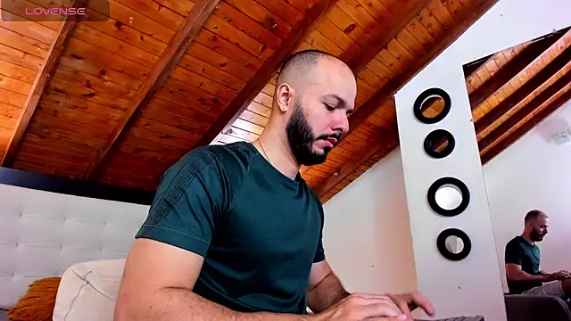 Tom Bailey online show from 12/18/25, 12:44