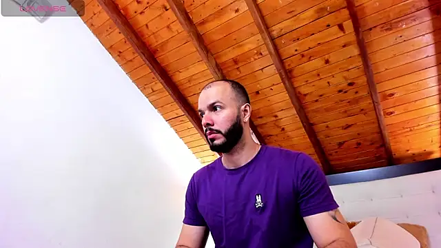 Snapshot of Tom_Bailey chatting on 01/12/26, 12:43 Tom Bailey online show from 01/12/26, 12:43