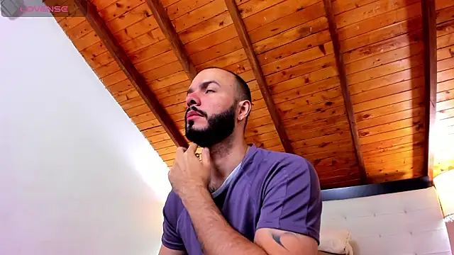 Snapshot of Tom_Bailey chatting on 01/13/26, 12:32 Tom Bailey online show from 01/13/26, 12:32