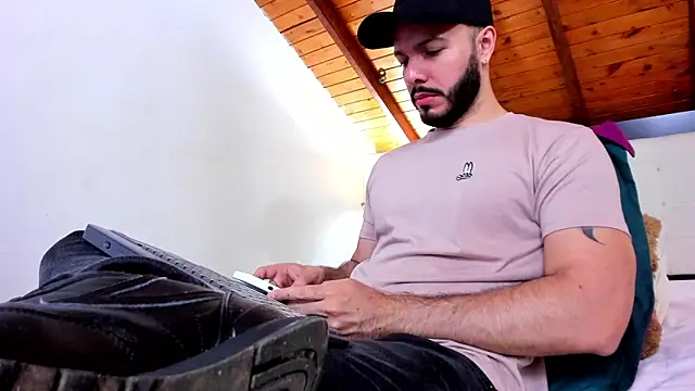 Snapshot of Tom_Bailey chatting on 01/17/26, 12:43 Tom Bailey online show from 01/17/26, 12:43