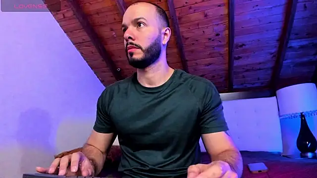 Snapshot of Tom_Bailey chatting on 02/16/26, 12:34 Tom Bailey online show from 02/16/26, 12:34